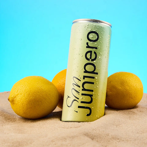 Can of San Jumpero Limoncello with lemons on a blue background